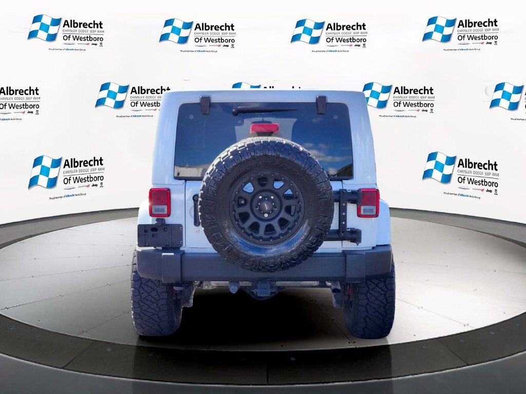 Used 2016 Jeep Wrangler Unlimited Rubicon w/ Connectivity Group AWD/4WD image 4