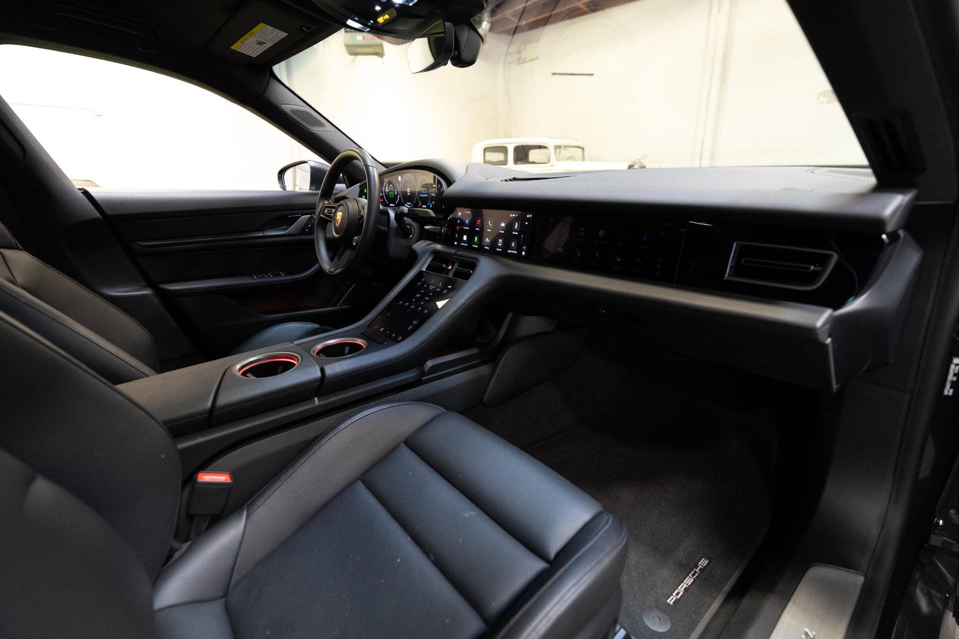 Used 2025 Porsche Taycan RWD image 84