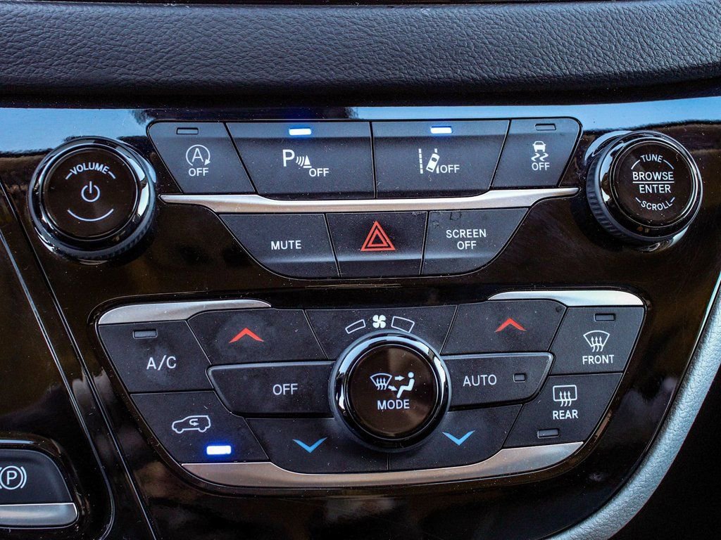 Used 2024 Chrysler Pacifica Touring-L image 23