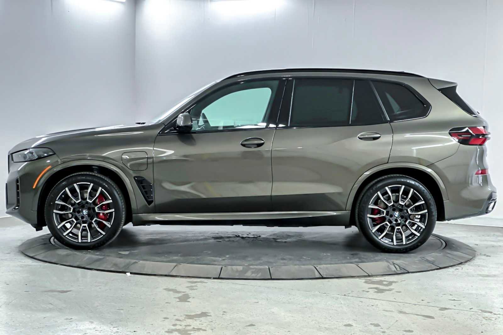 New 2026 BMW X5 xDrive50e w/ Executive Package image 5