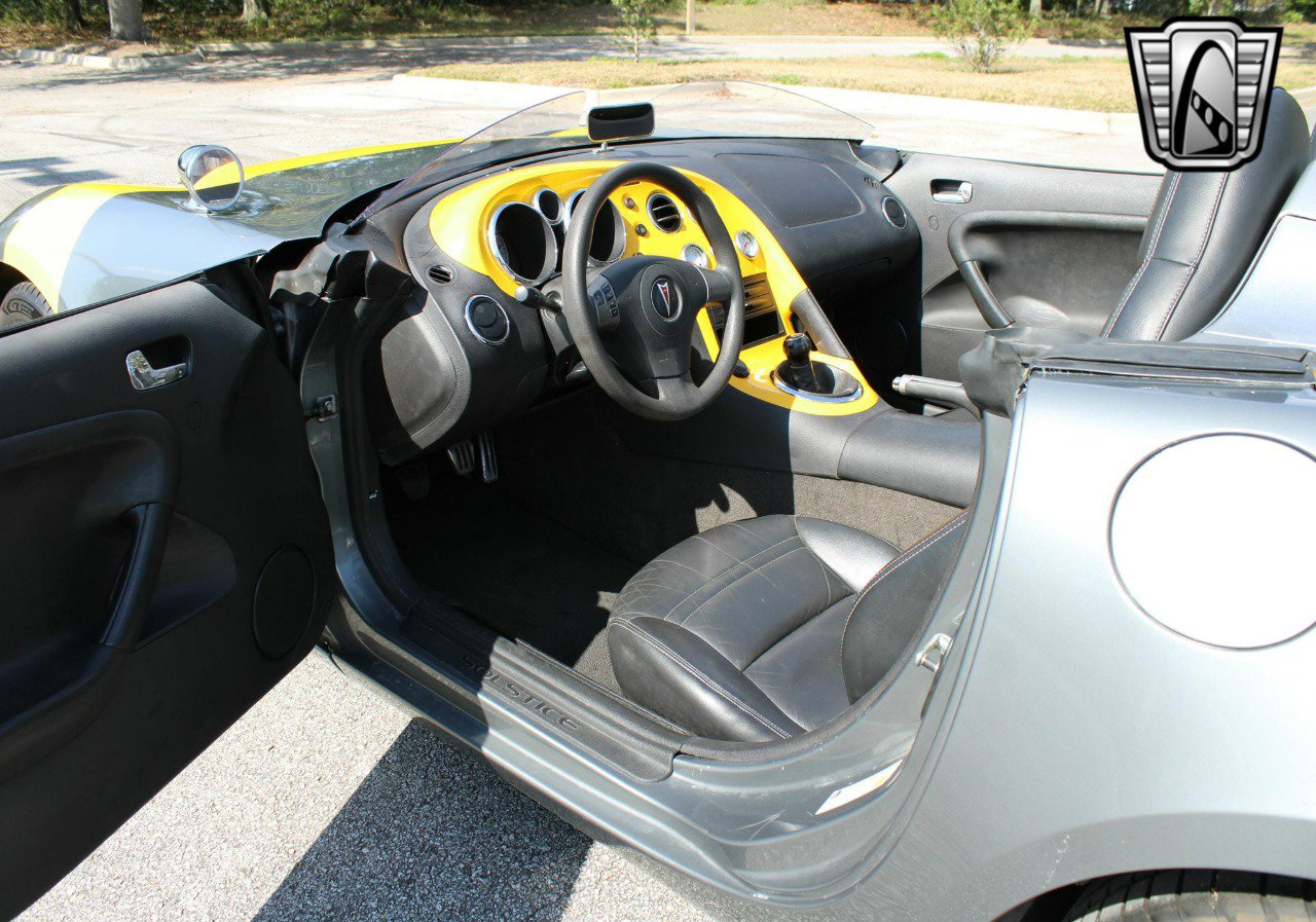 Used 2006 Pontiac Solstice Convertible w/ Premium Package image 19