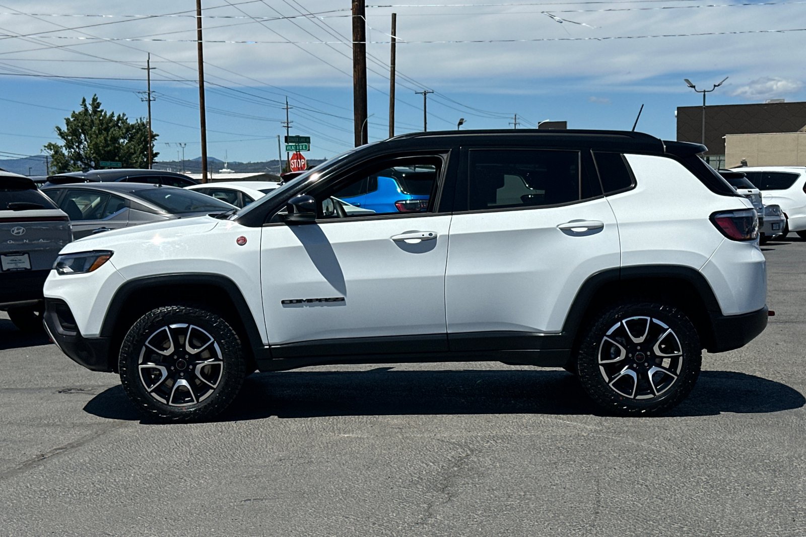 Used 2025 Jeep Compass Trailhawk AWD/4WD image 7