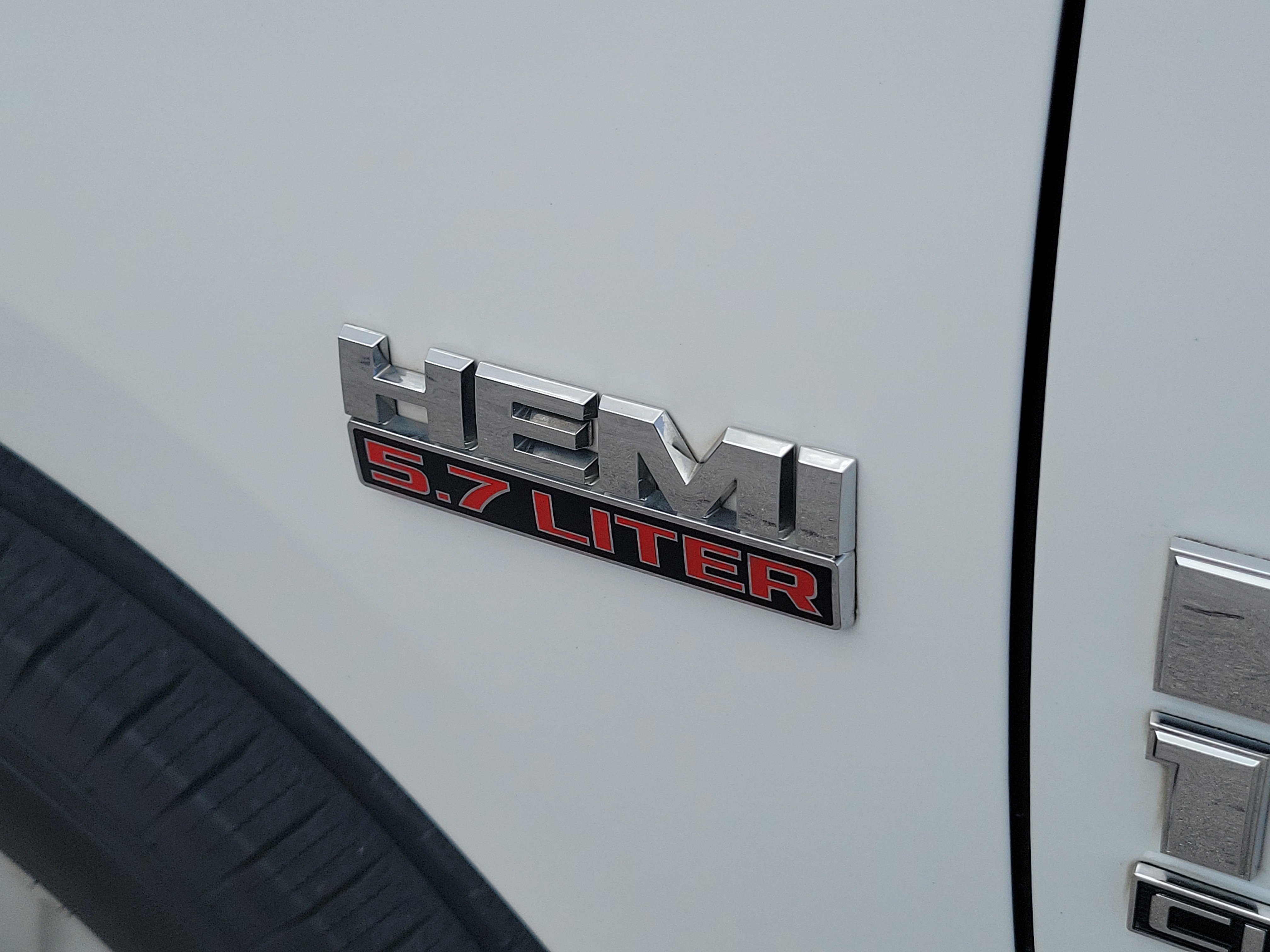 Used 2019 RAM 1500 Classic SLT RWD image 30
