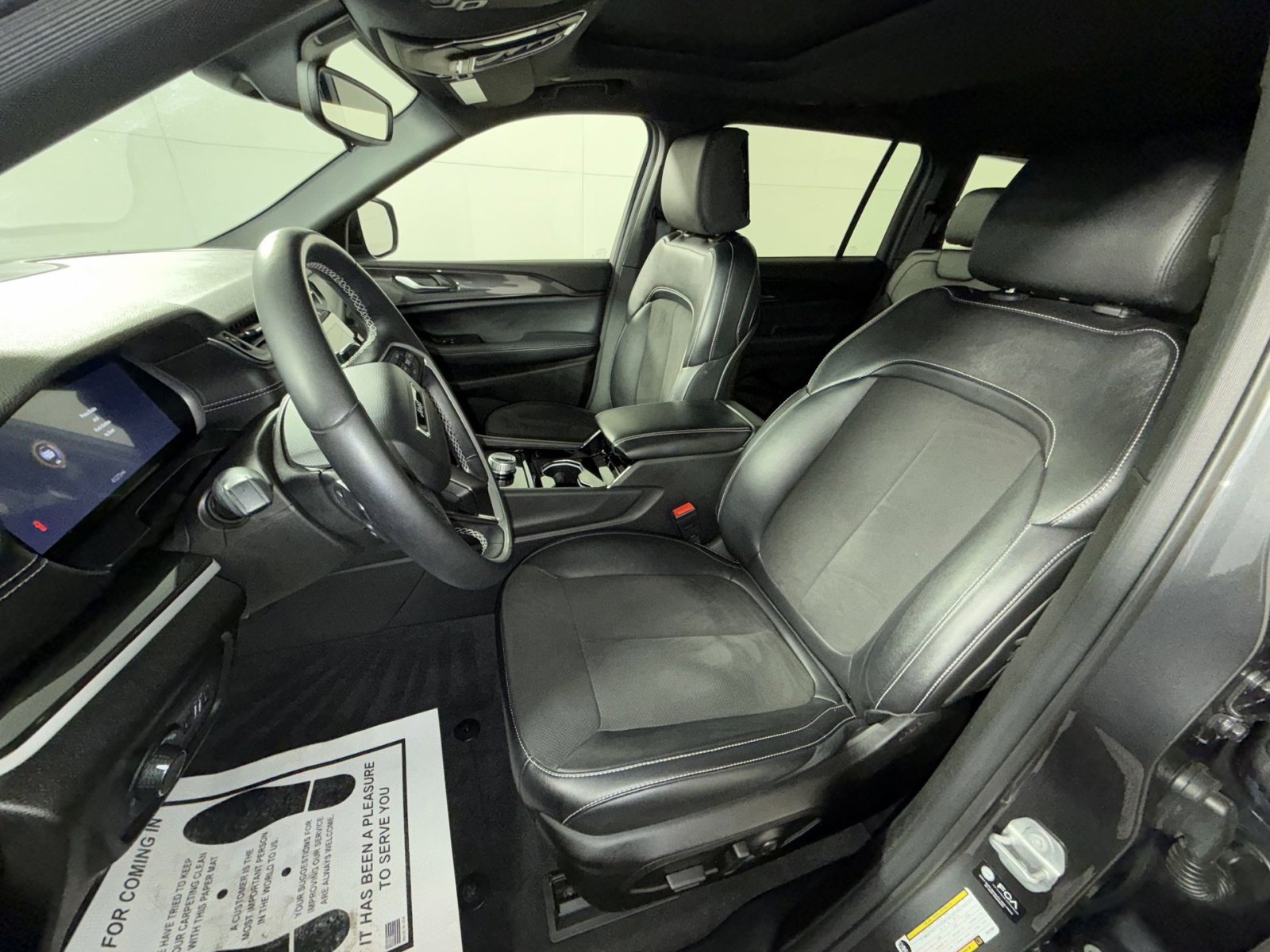 Used 2022 Jeep Grand Cherokee L Laredo image 13