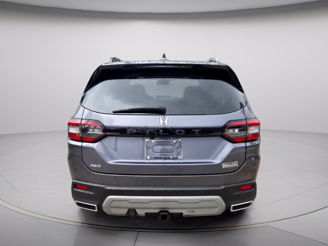 Used 2025 Honda Pilot Touring image 5