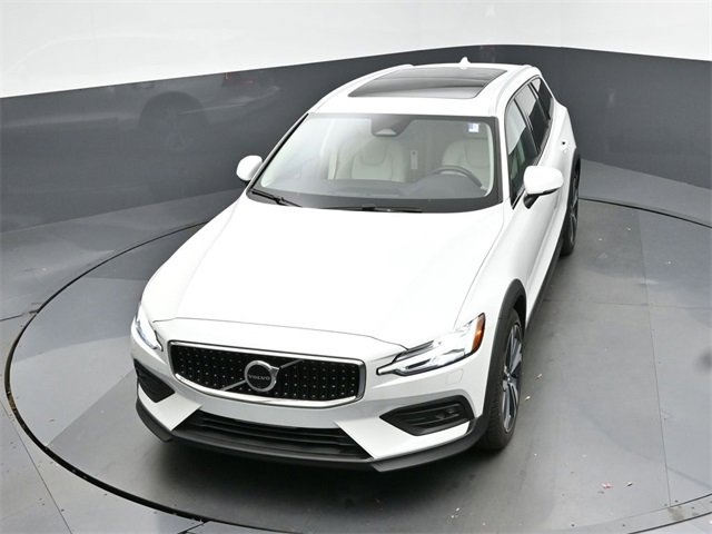Used 2024 Volvo V60 B5 Cross Country Plus image 46