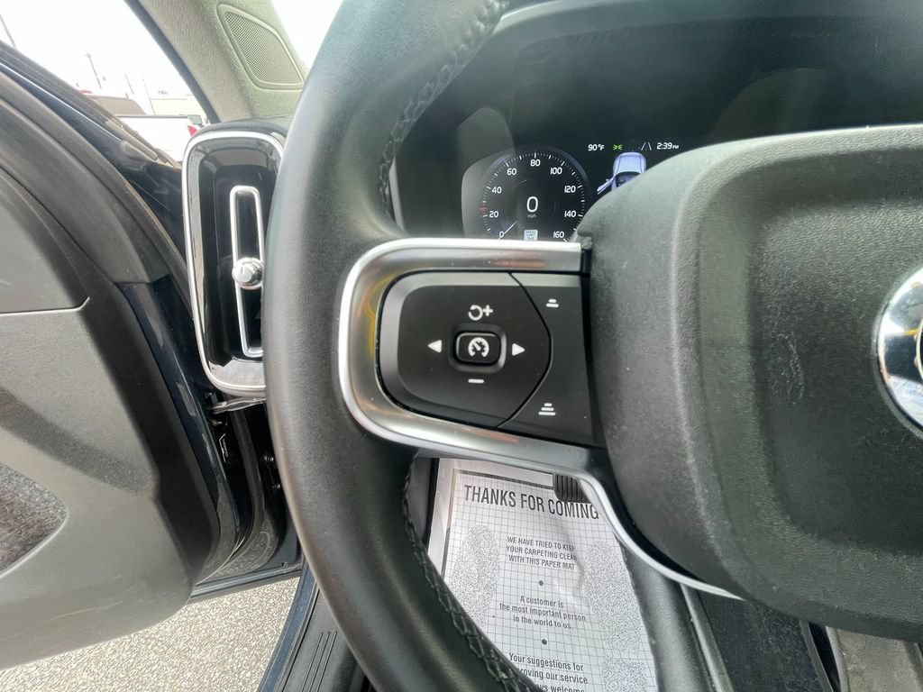 Used 2022 Volvo XC40 T5 Momentum AWD/4WD image 16