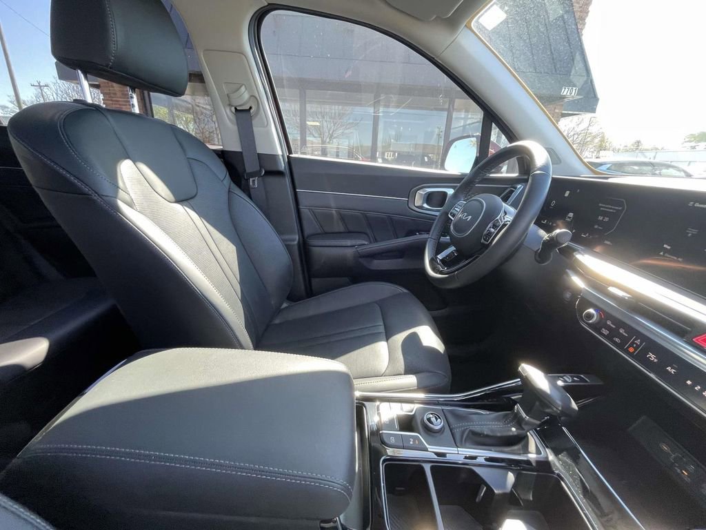Certified 2025 Kia Sorento SX image 16