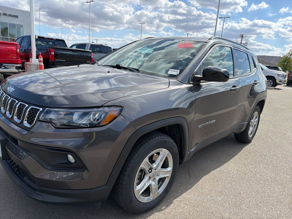Used 2023 Jeep Compass Latitude AWD/4WD image 11
