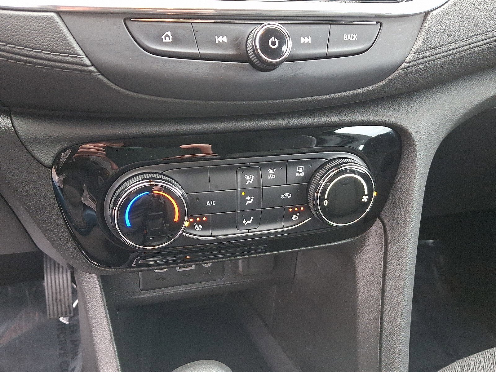 Used 2023 Buick Encore GX Preferred w/ Cold Weather Comfort Package image 15