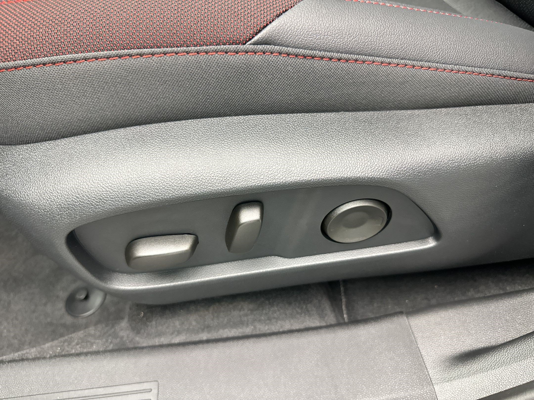 New 2027 Chevrolet Equinox RS w/ LPO, Floor Liner Package AWD/4WD image 15