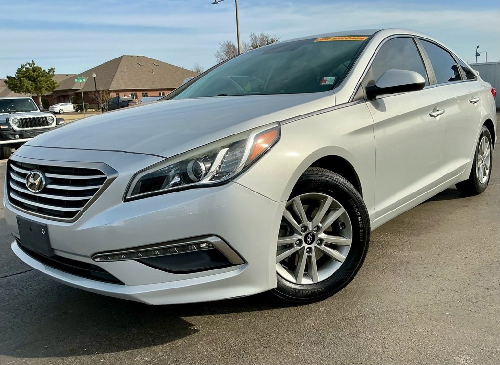 Used 2015 Hyundai Sonata SE image 2