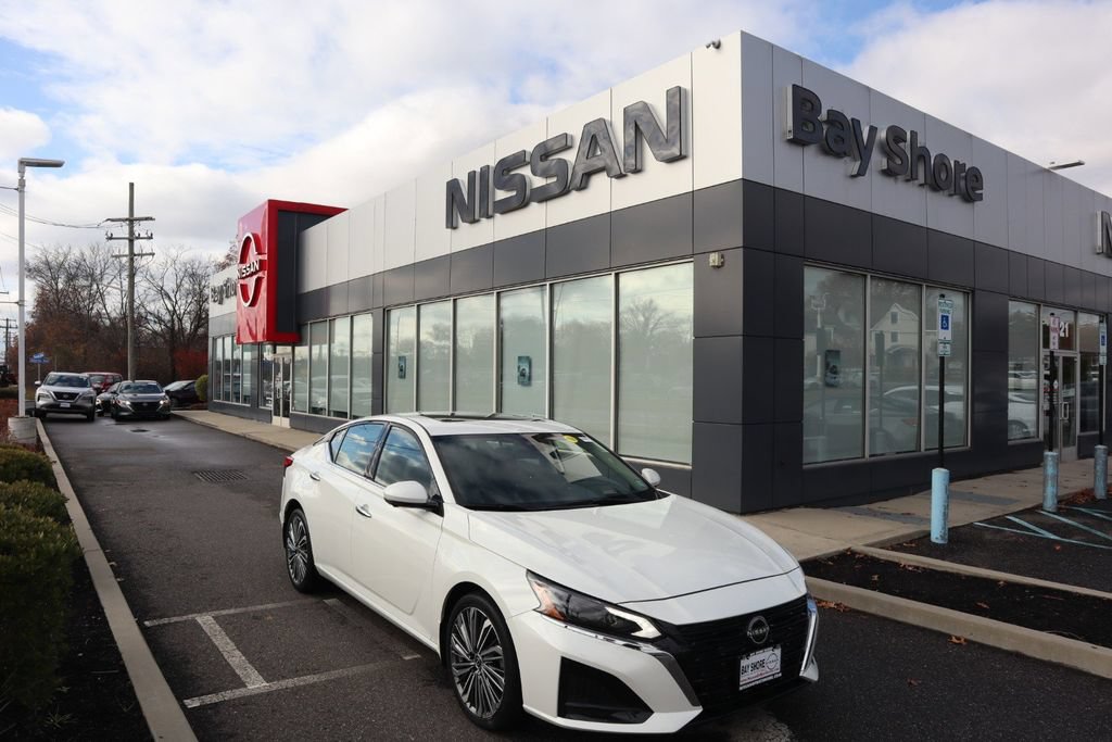 Certified 2025 Nissan Altima 2.5 SL FWD image 2