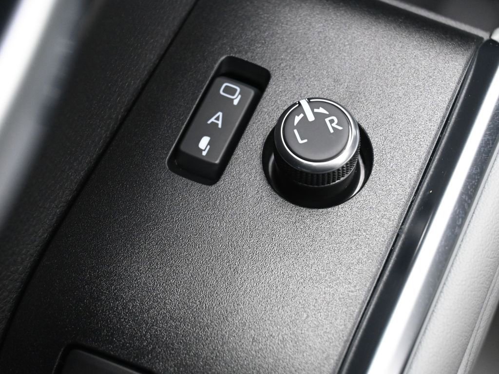 Used 2025 Toyota Highlander Limited image 14