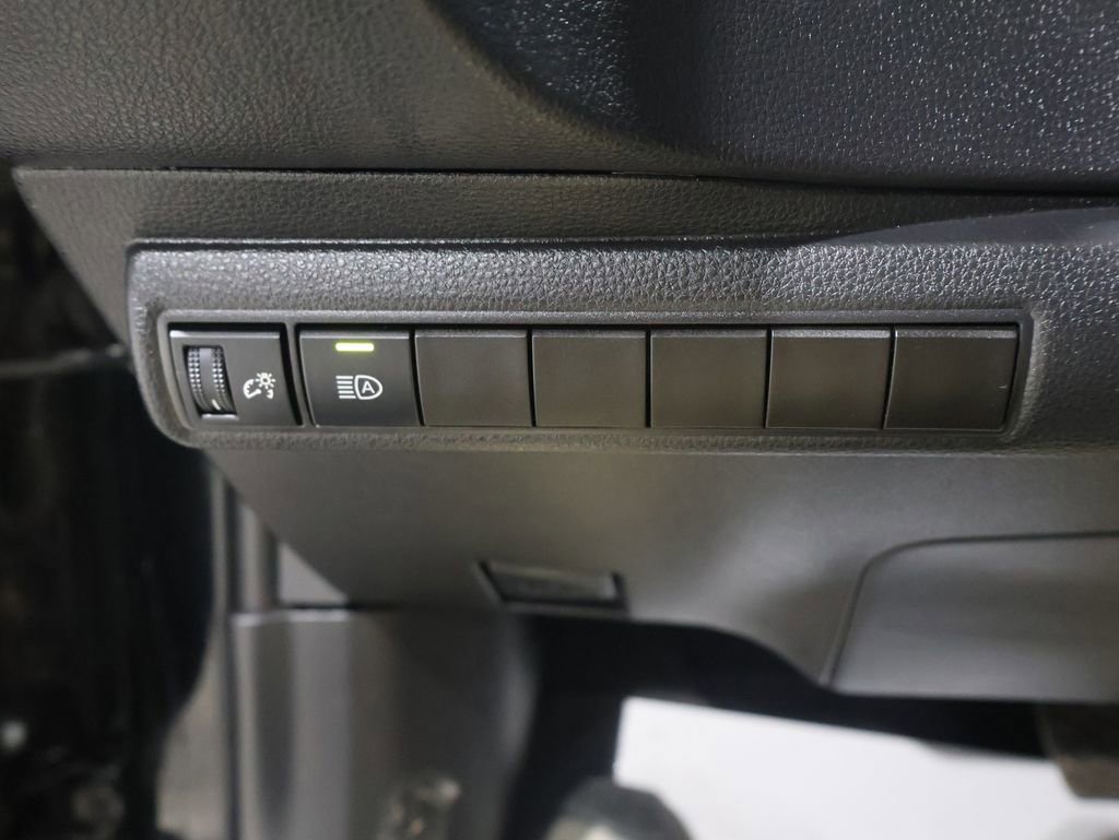 Used 2025 Toyota Corolla SE image 32