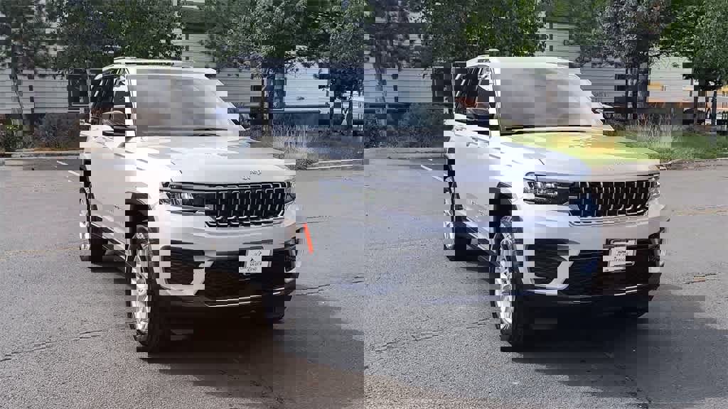 New 2025 Jeep Grand Cherokee Laredo X w/ Luxury Tech Group I image 3