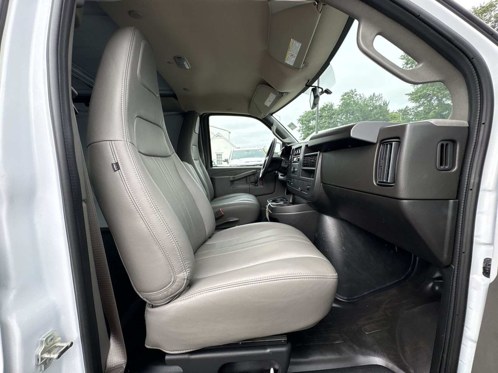 New 2026 GMC Savana 2500 w/ Driver Convenience Package RWD image 27