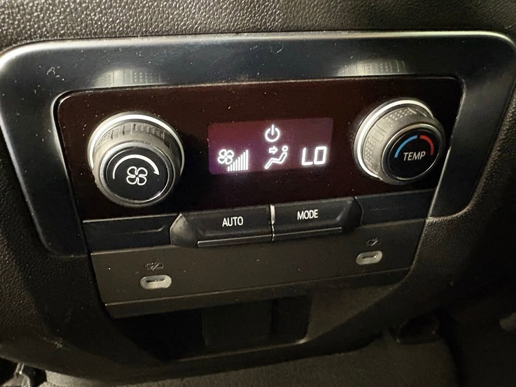 Used 2024 Chevrolet Suburban LT RWD image 42