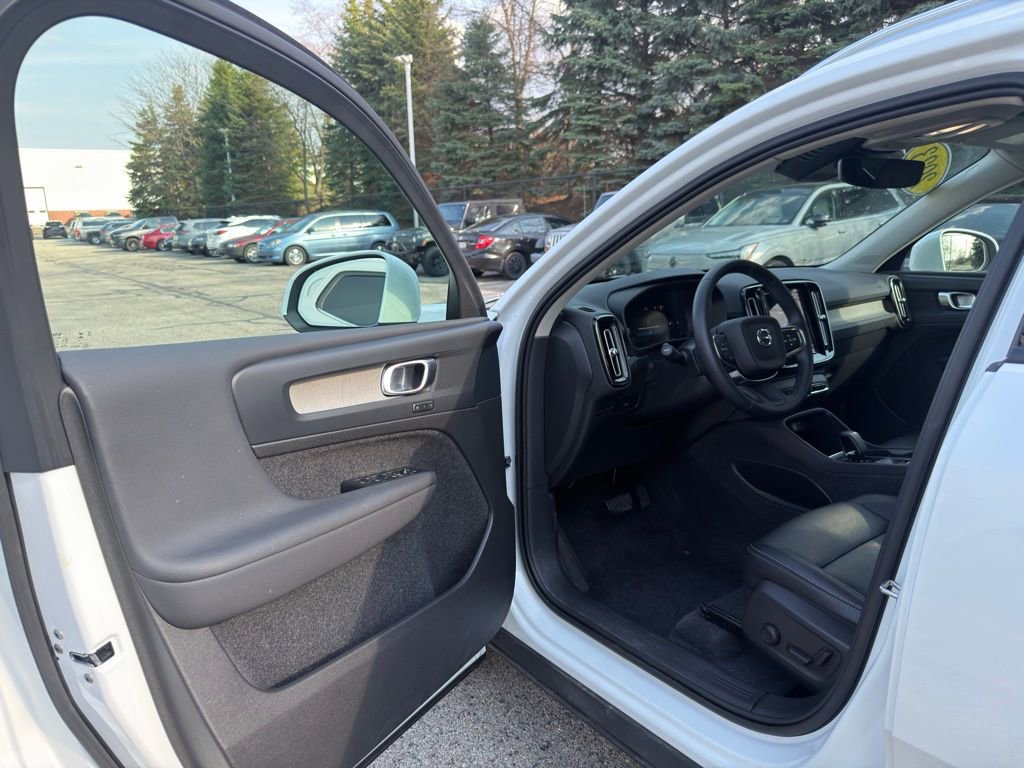 Used 2023 Volvo XC40 B5 Core w/ Convenience Package image 10