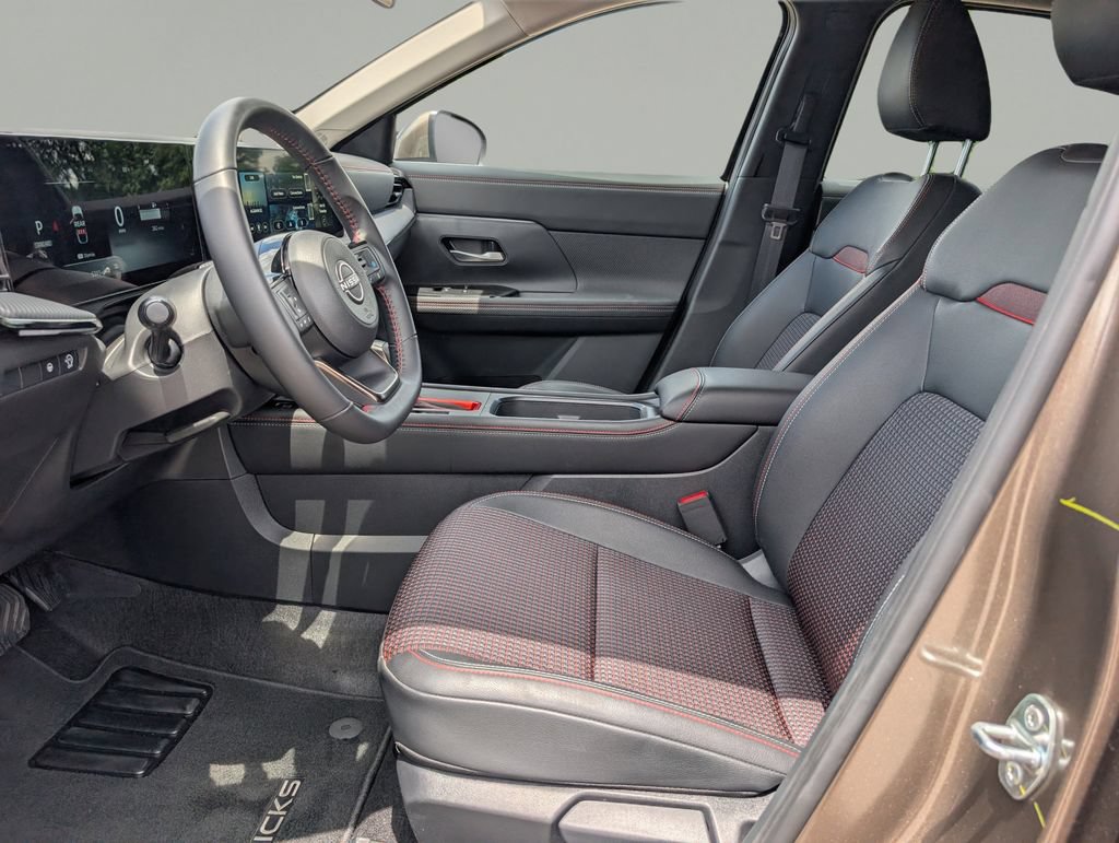 Certified 2025 Nissan Kicks SR FWD image 17