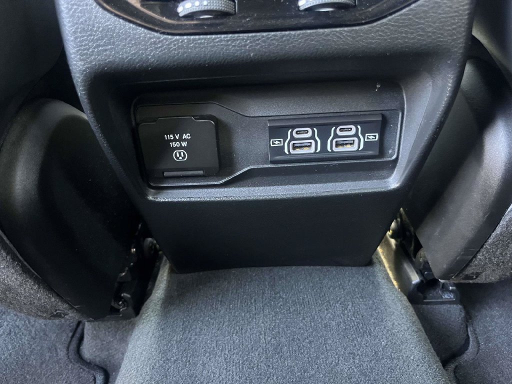 Used 2025 Jeep Grand Cherokee Altitude AWD/4WD image 12