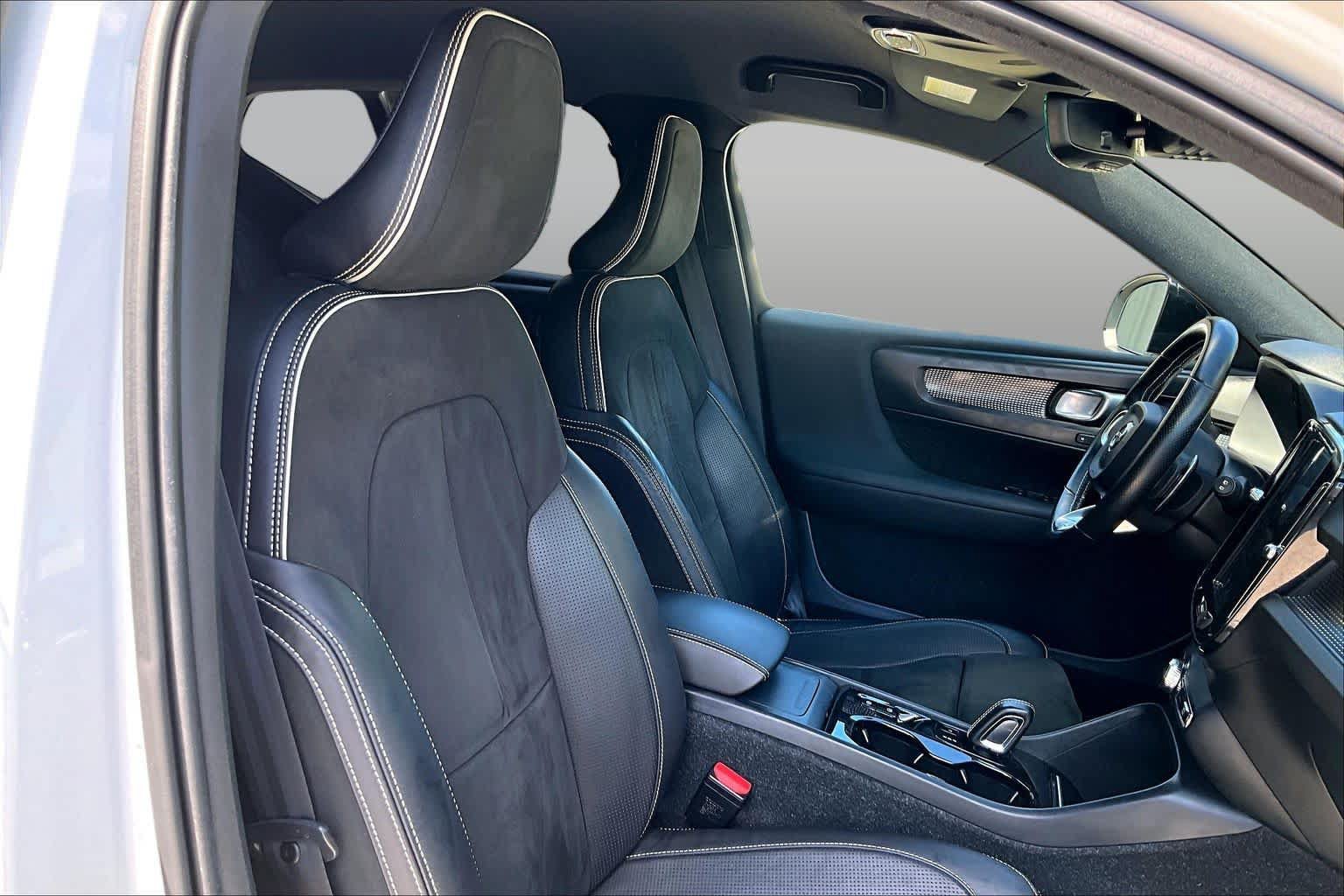 Used 2019 Volvo XC40 AWD T5 image 9