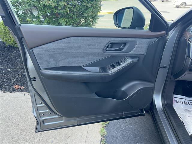 Used 2021 Nissan Rogue S AWD/4WD image 9