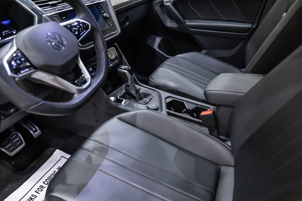 Certified 2024 Volkswagen Tiguan SE R-Line AWD/4WD image 18