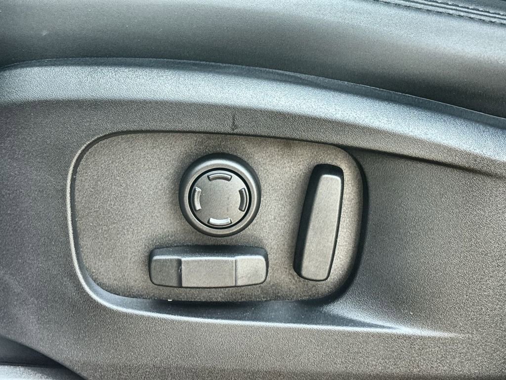 Used 2025 Land Rover Defender 110 S image 14