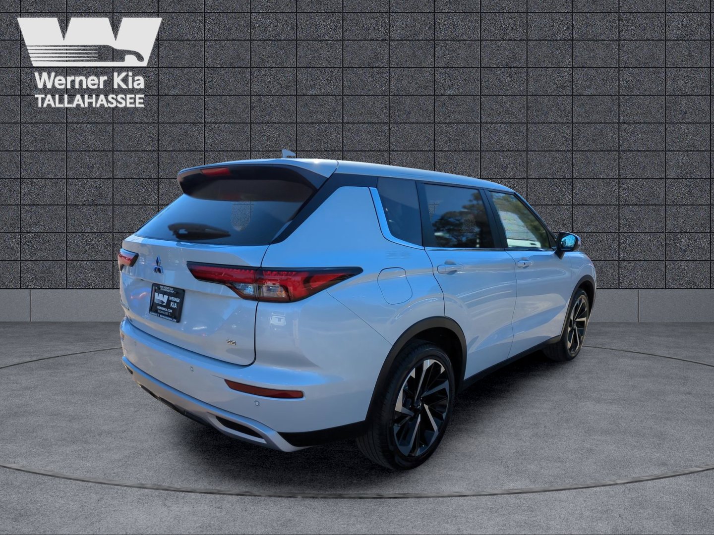 Used 2024 Mitsubishi Outlander SE image 5