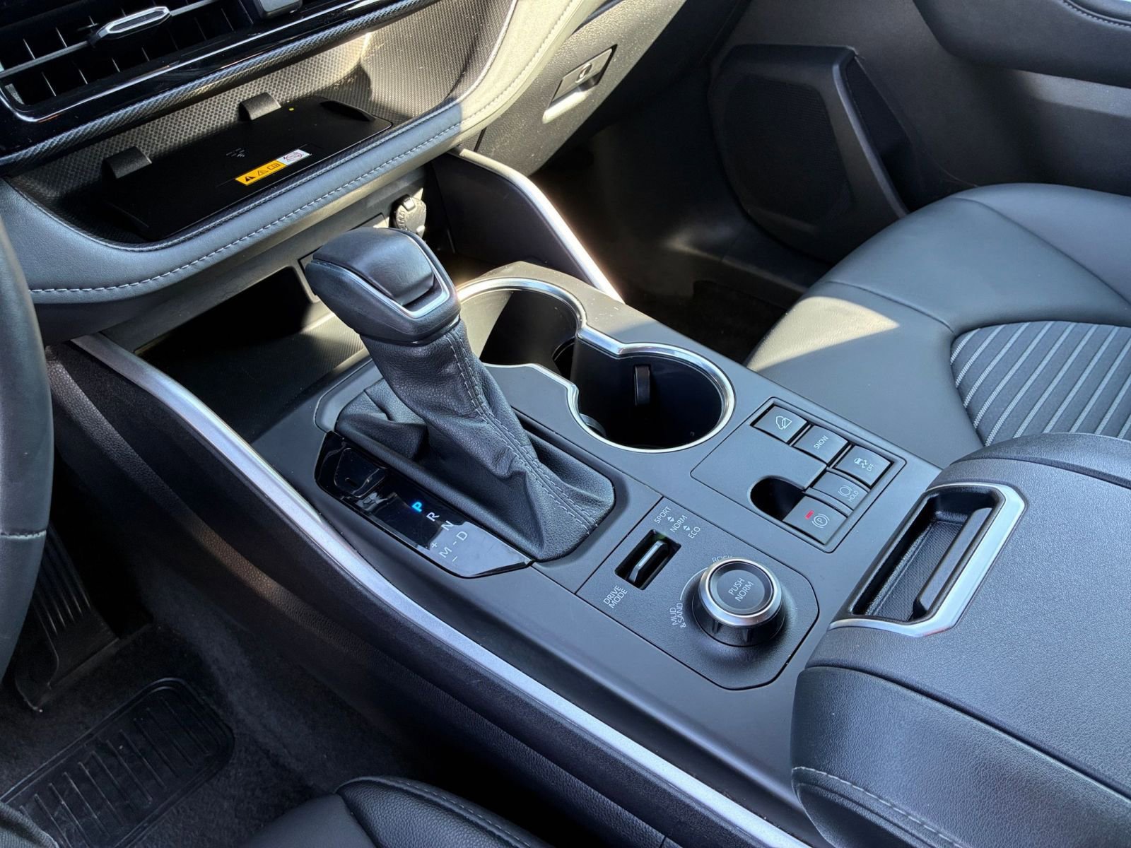 Used 2025 Toyota Highlander XSE AWD/4WD image 45