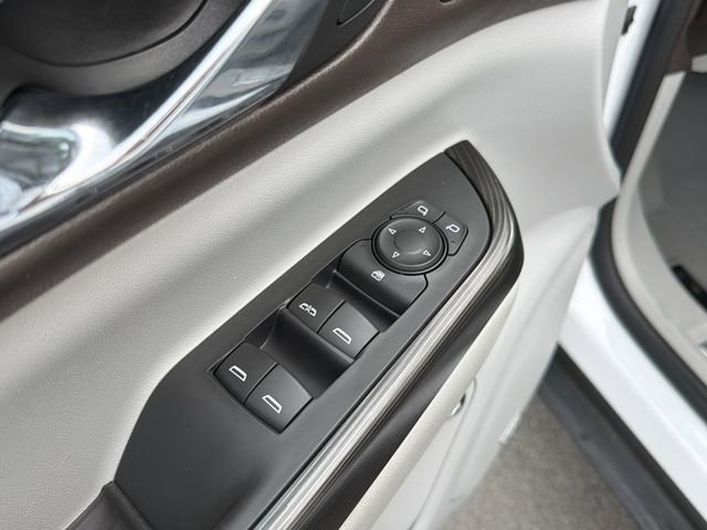 Used 2018 GMC Acadia SLT FWD image 23