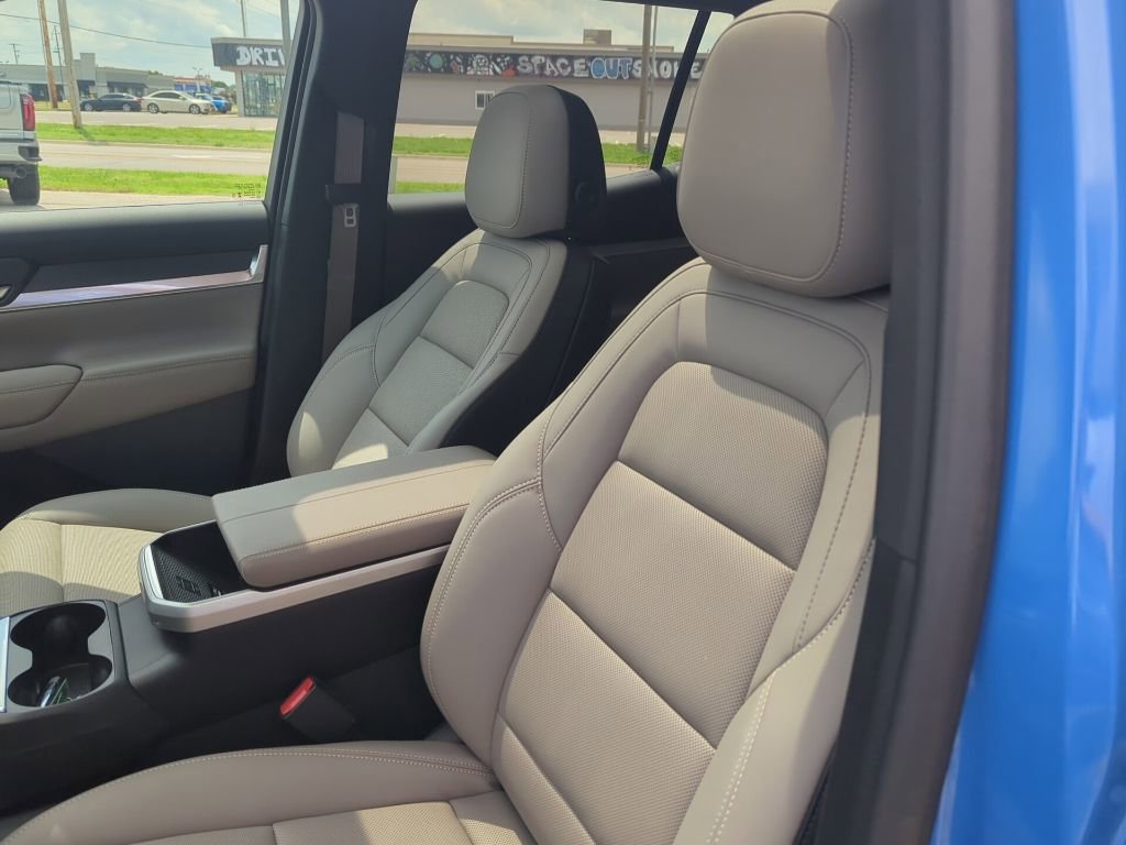 Used 2025 GMC Terrain Elevation w/ Elevation Premium Package FWD image 25