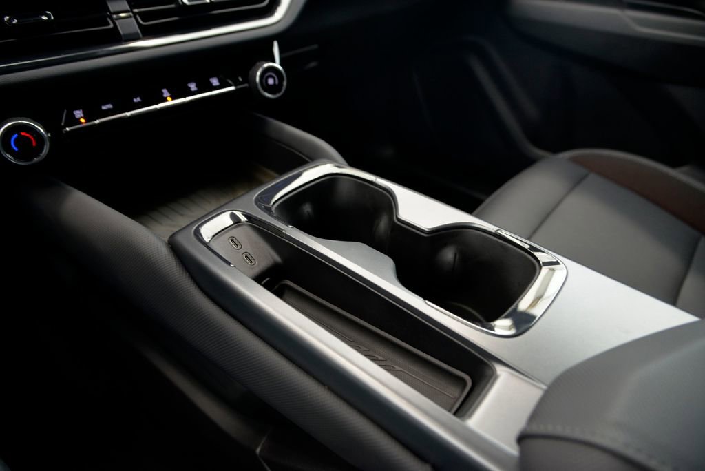 Certified 2024 Chevrolet Equinox EV RS image 25