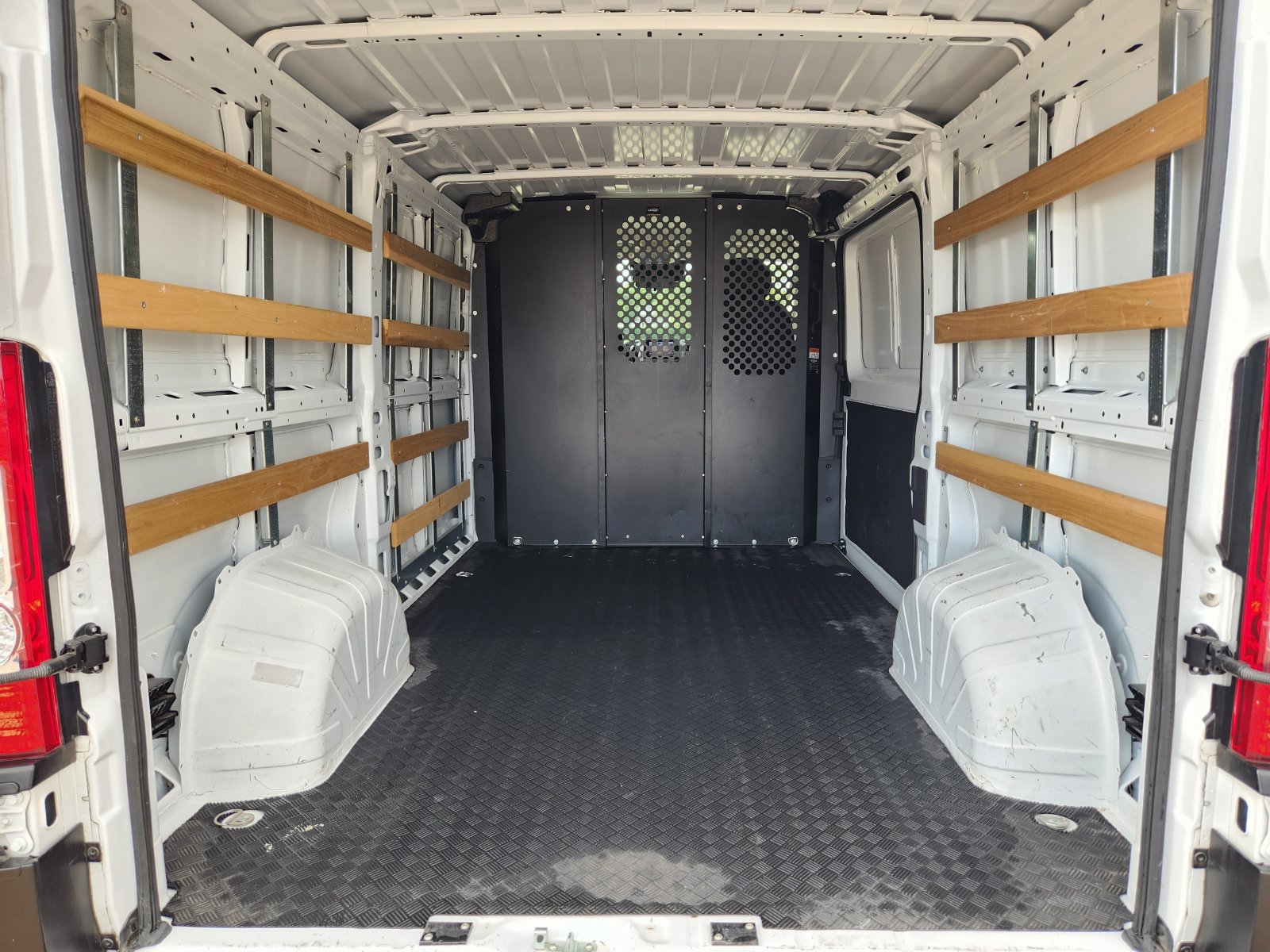Used 2025 RAM ProMaster 2500 w/ U-Haul Equipment Group FWD image 38