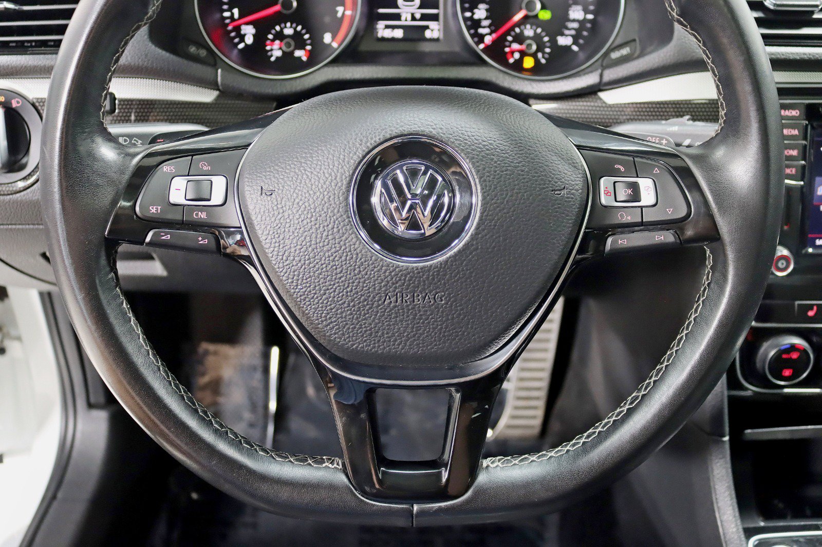 Used 2018 Volkswagen Passat 3.6 FWD image 16