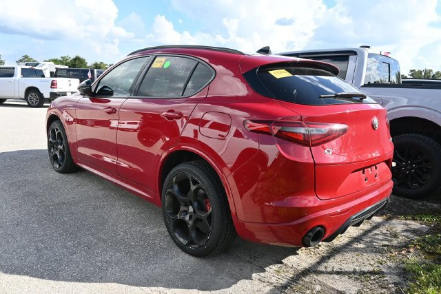 Used 2023 Alfa Romeo Stelvio Veloce AWD/4WD image 10