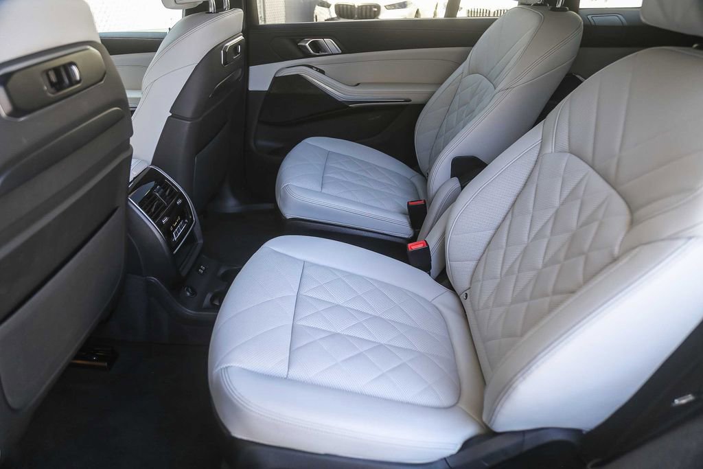 Certified 2025 BMW X7 xDrive40i w/ M Sport Package AWD/4WD image 15
