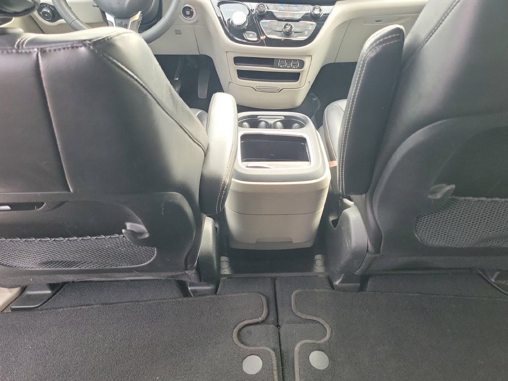 Used 2024 Chrysler Pacifica Touring-L FWD image 16