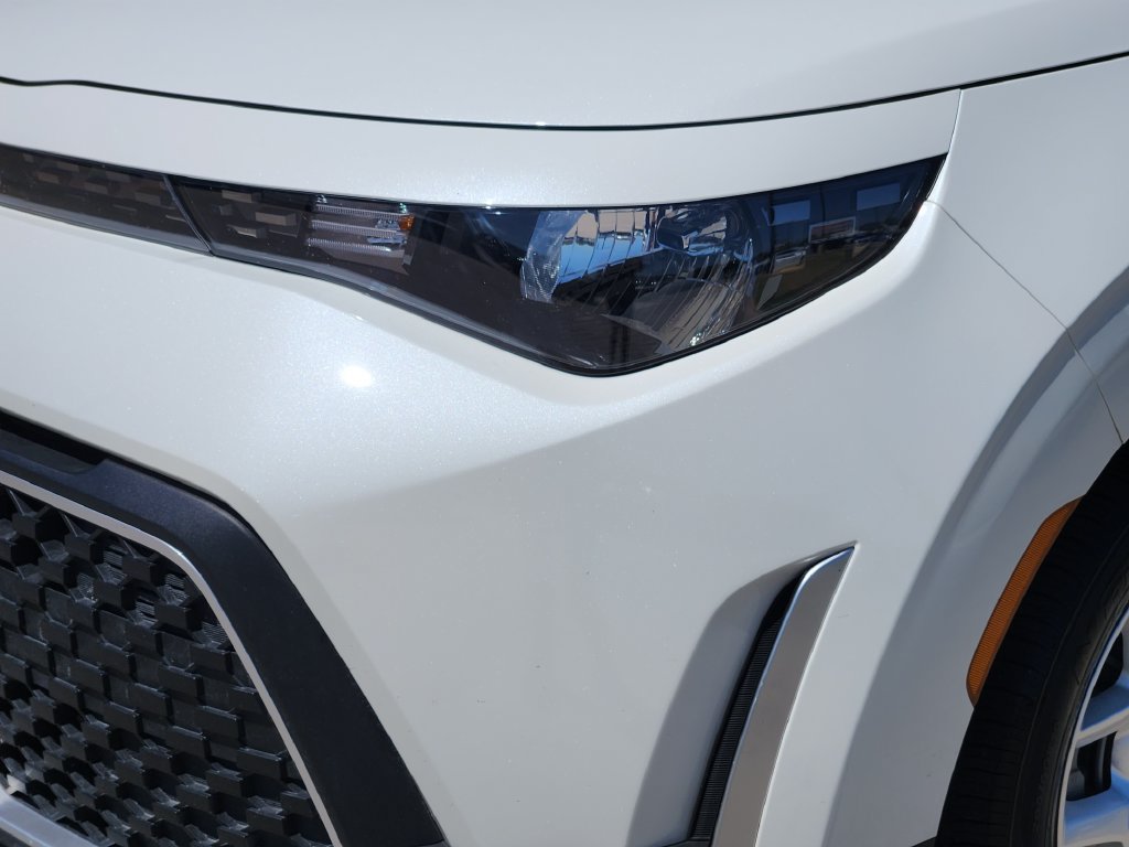 Certified 2025 Kia Soul LX w/ LX Technology Package FWD image 15