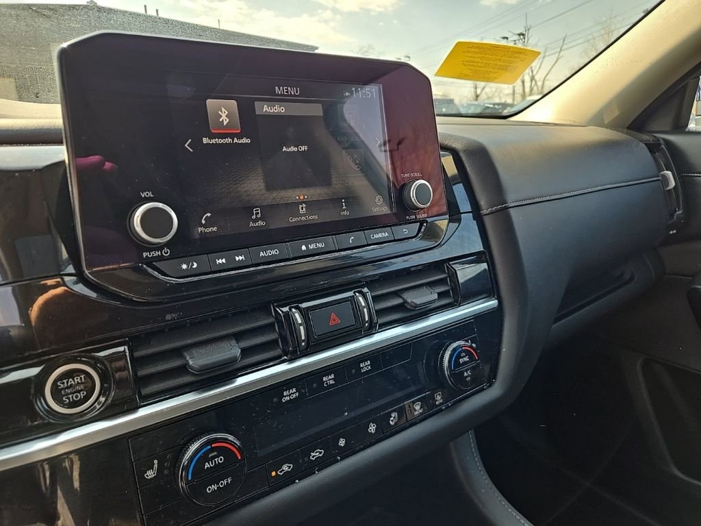 Used 2023 Nissan Pathfinder SV w/ SV Premium Package image 24