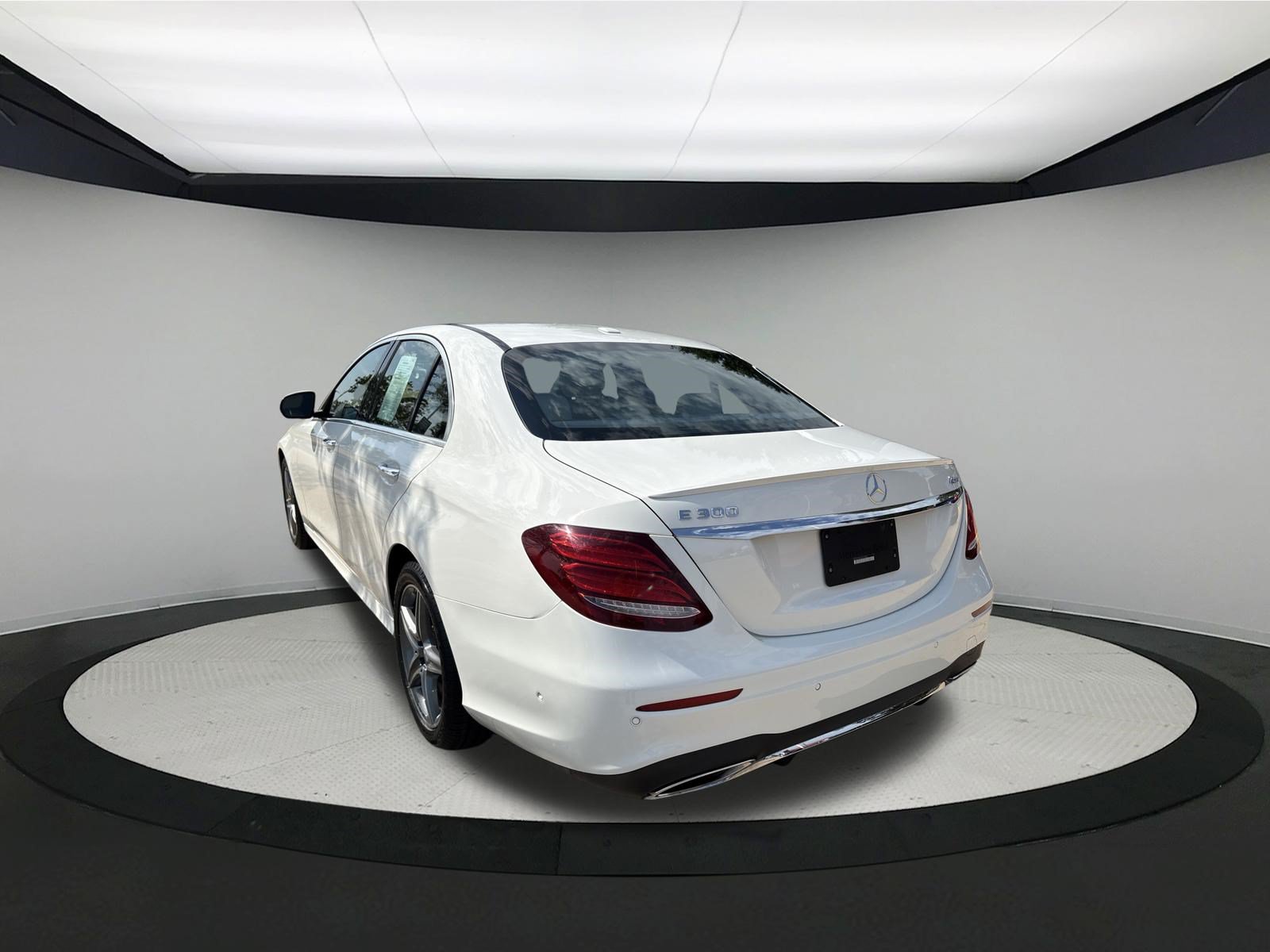 Used 2017 Mercedes-Benz E 300 4MATIC image 6