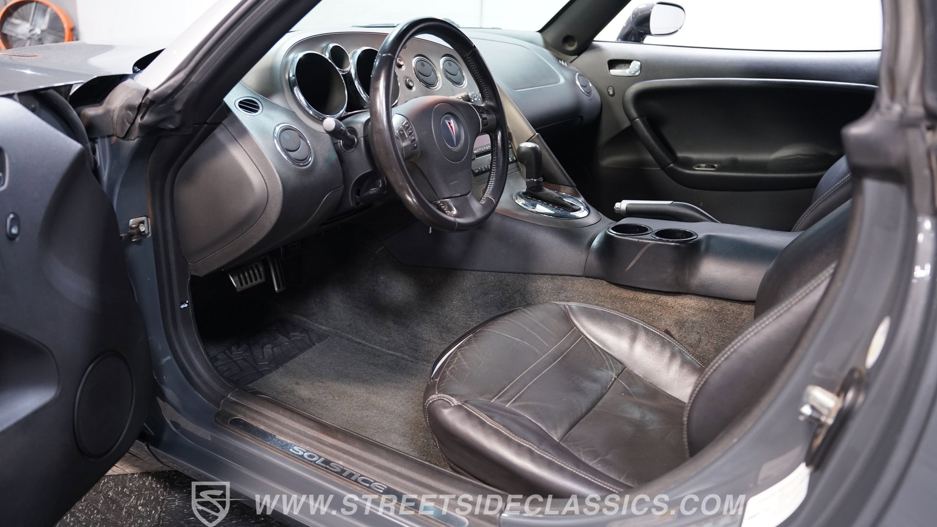 Used 2008 Pontiac Solstice GXP w/ Premium Package RWD image 4
