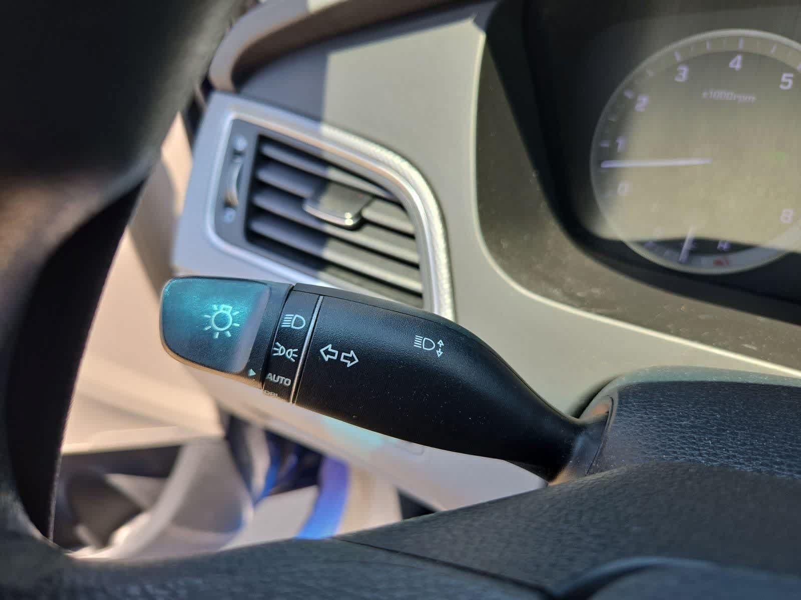 Used 2015 Hyundai Sonata SE w/ Option Group 09 FWD image 24