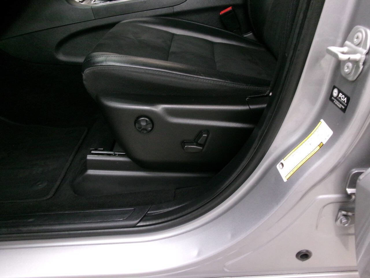 Used 2021 Jeep Grand Cherokee Laredo X image 12