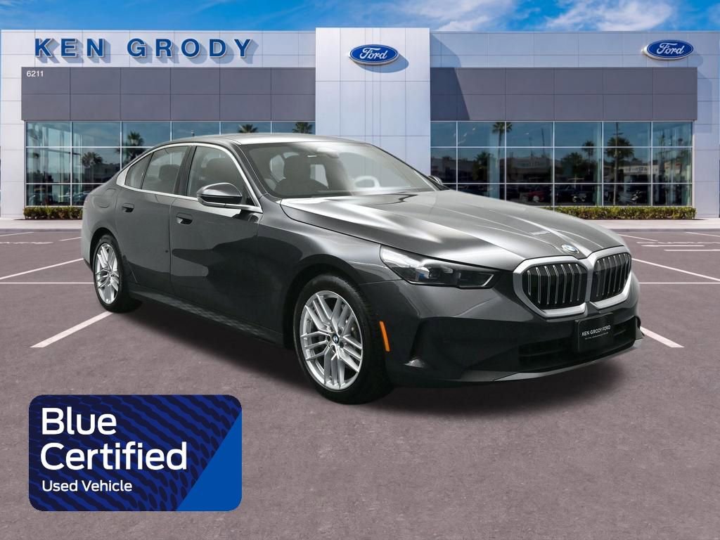 Used 2025 BMW 530i RWD image 1