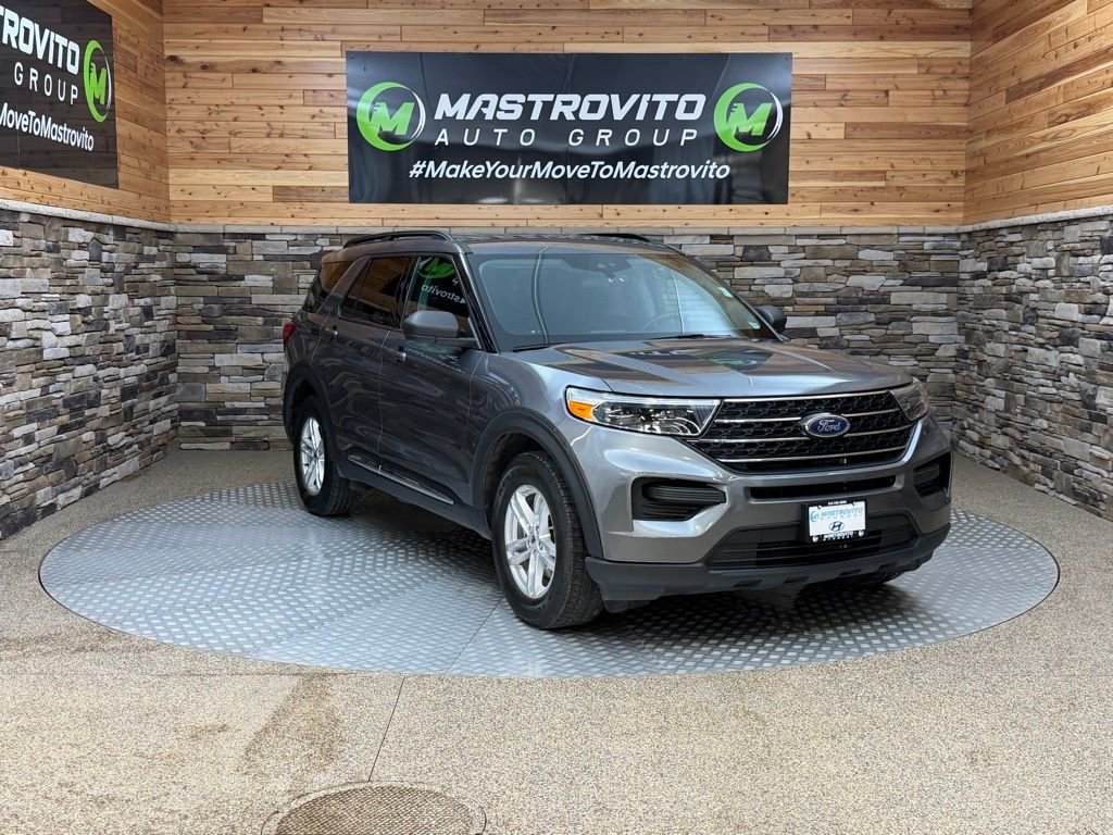 Used 2021 Ford Explorer XLT image 2