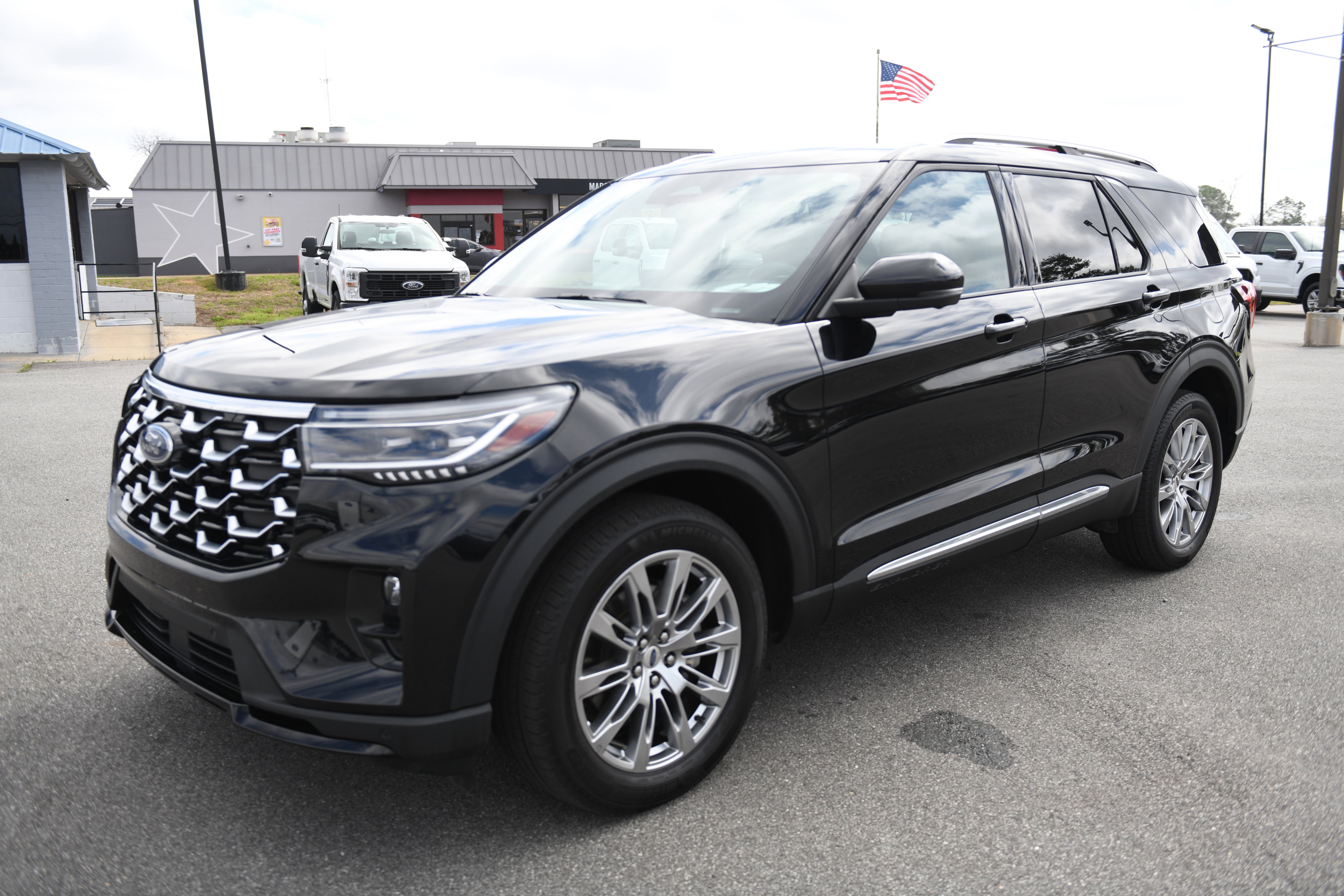 Used 2025 Ford Explorer Platinum image 8