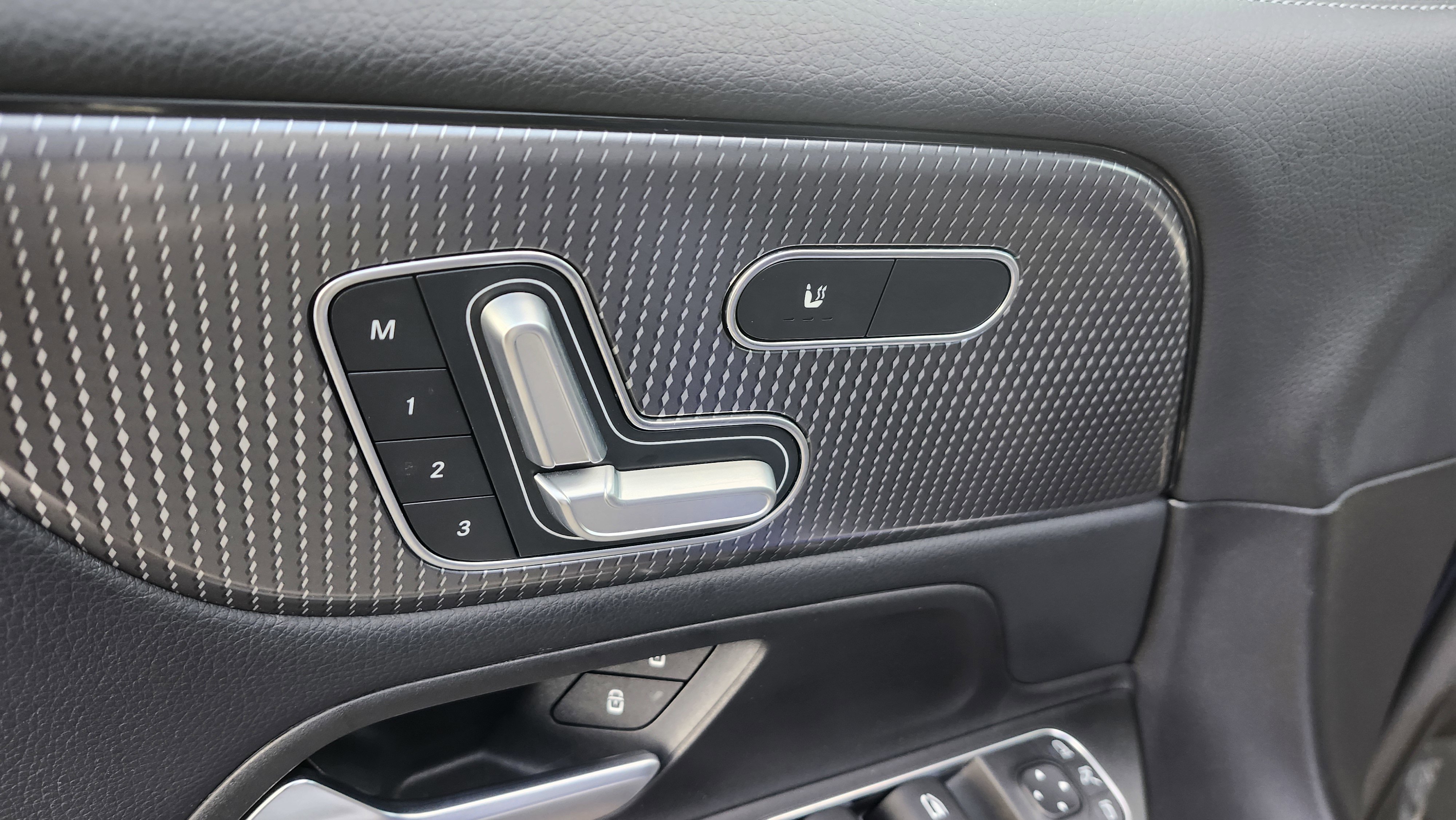 Used 2021 Mercedes-Benz GLB 250 4MATIC image 29