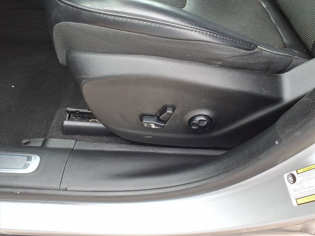 Used 2019 Jeep Cherokee Limited image 3